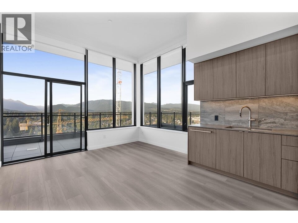 626 Claremont St in Coquitlam, BC - Building Photo