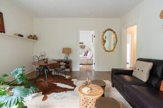 213 Park Pl, Unit 2 in Ithaca, NY - Building Photo - Building Photo