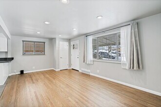 886 Linley Ct in Denver, CO - Foto de edificio - Building Photo