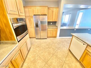 7249 Lansbrook Ave in Las Vegas, NV - Building Photo - Building Photo