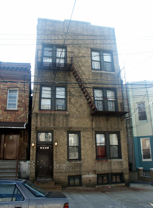 1631 Taylor Ave in Bronx, NY - Building Photo