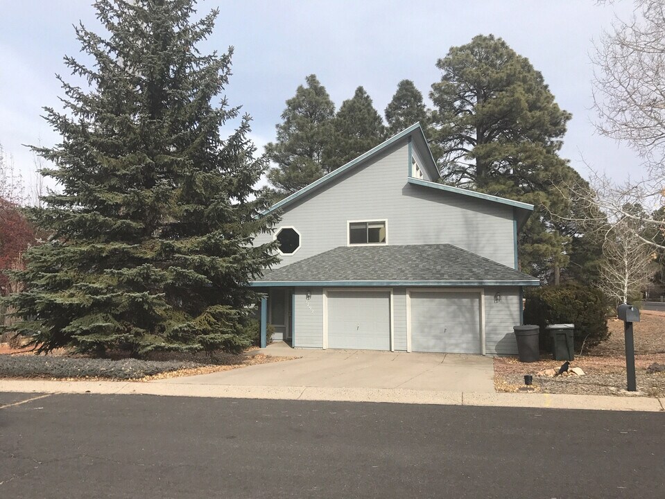 3792 E Ramble Wood Dr in Flagstaff, AZ - Building Photo