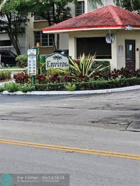 7041 Environ Blvd in Lauderhill, FL - Foto de edificio - Building Photo