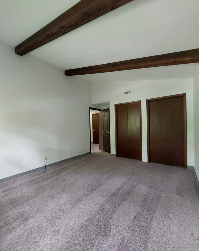 1226 Schweitzer Rd, Unit 101 in McKeesport, PA - Foto de edificio - Building Photo