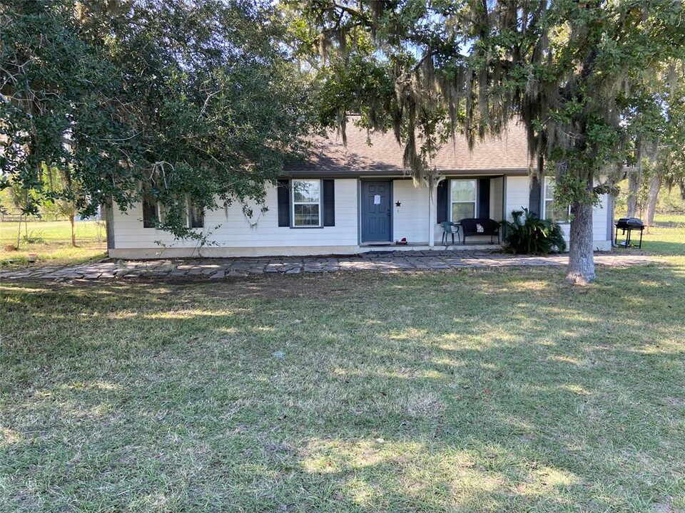 26237 Forest Hills Ln in Waller, TX - Building Photo