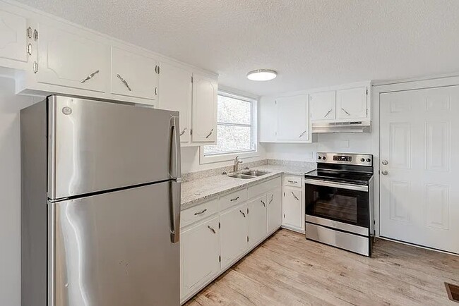 712 2nd Way in Pleasant Grove, AL - Foto de edificio - Building Photo