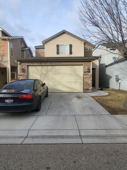 8710 W Evening Star Ln in Boise, ID - Building Photo