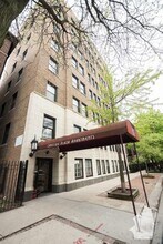 827 W Lakeside Pl, Unit 307 in Chicago, IL - Foto de edificio - Building Photo