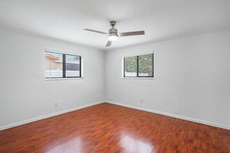 1024 NE 4th Ct in Hallandale Beach, FL - Building Photo - Building Photo