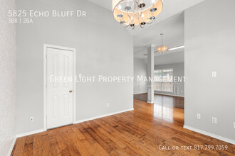 5825 Echo Bluff Dr in Haltom City, TX - Foto de edificio - Building Photo