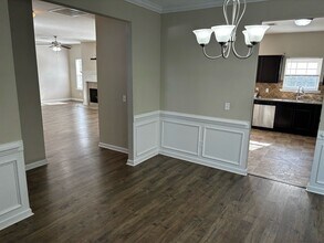 668 Red Oak Ln in Hinesville, GA - Building Photo - Building Photo