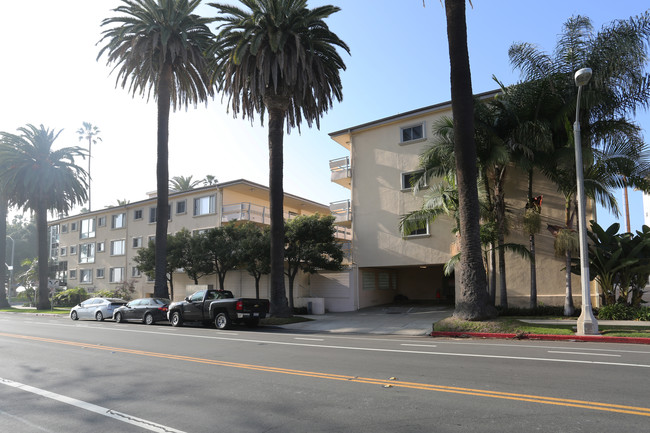 757 Ocean Ave in Santa Monica, CA - Foto de edificio - Building Photo