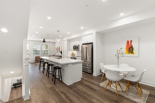 1107 Hibiscus Way in Oceanside, CA - Building Photo