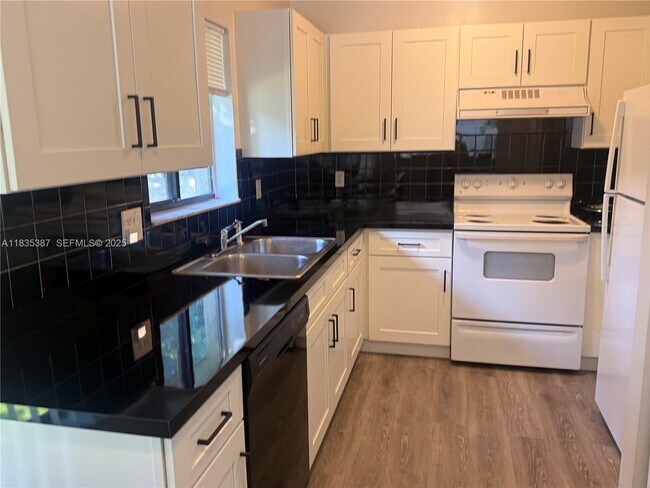 159 NW 70th St in Boca Raton, FL - Building Photo - Building Photo