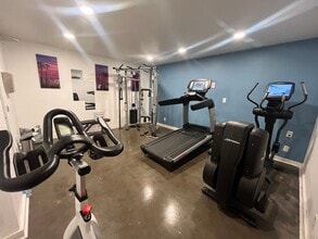 2039 North Las Palmas Ave in Los Angeles, CA - Building Photo - Building Photo