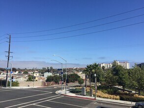 225 Atlanta Ave in Huntington Beach, CA - Building Photo - Building Photo