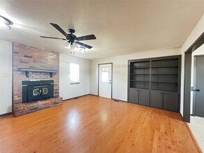 819 Crystal Ln in Tuttle, OK - Building Photo - Building Photo