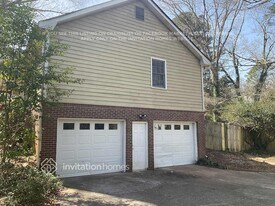 2923 Marsh Ln SW in Stone Mountain, GA - Building Photo