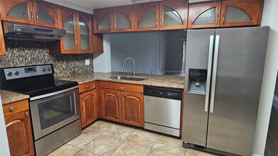 4644 NW 90th Ave in Sunrise, FL - Building Photo - Building Photo