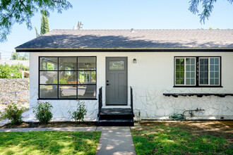 20641 Leadwell St in Winnetka, CA - Building Photo - Building Photo