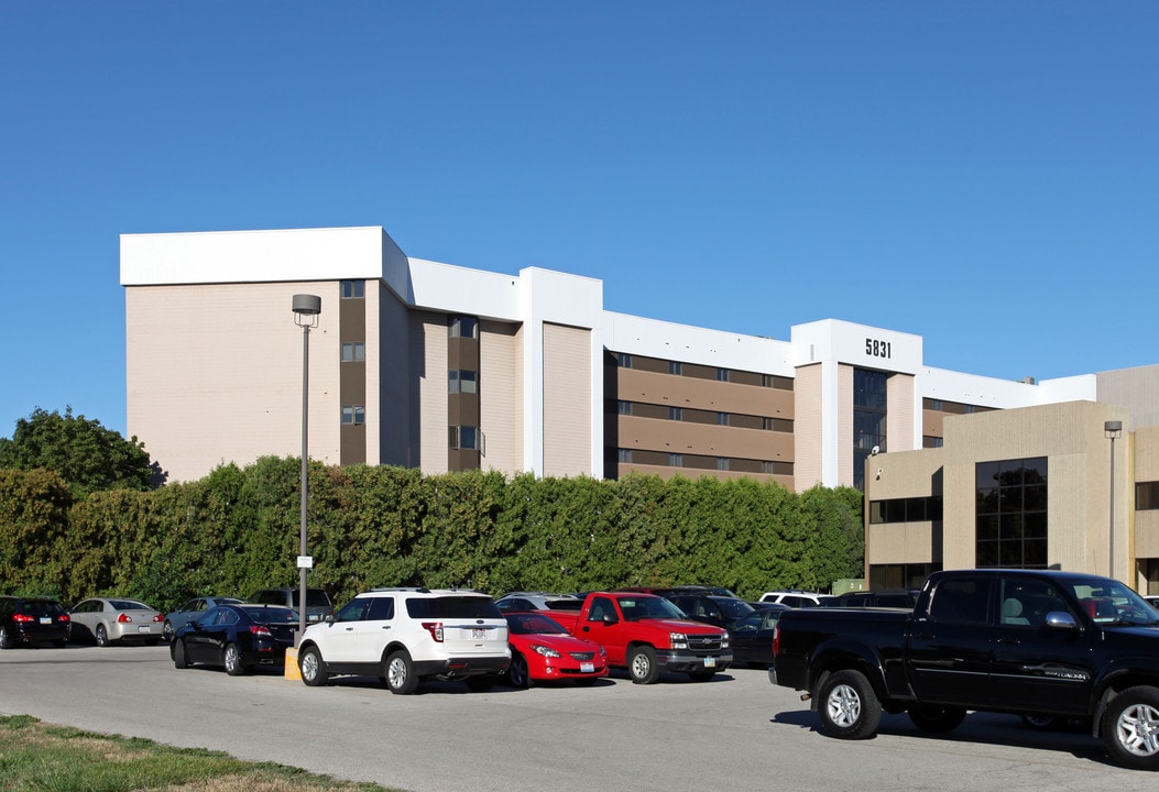 Fairways Condominium in Sylvania, OH - Foto de edificio