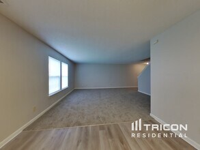 6733 Everbloom Ln in Indianapolis, IN - Foto de edificio - Building Photo