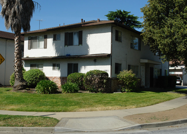 1561 Quebec Ct in Sunnyvale, CA - Foto de edificio - Building Photo