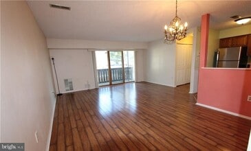 2315 Aspen Dr in Plainsboro, NJ - Foto de edificio - Building Photo