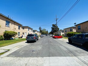 Nicholl Court in Richmond, CA - Building Photo - Building Photo