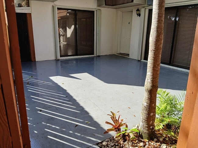 9142 SW 23rd St in Davie, FL - Building Photo - Building Photo