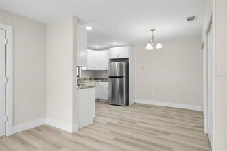 123 Rae Dr in Palm Coast, FL - Foto de edificio - Building Photo