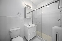 631 W Roscoe St, Unit H2 in Chicago, IL - Building Photo - Building Photo