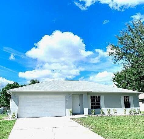 1006 Fairplay Ave NW in Palm Bay, FL - Foto de edificio