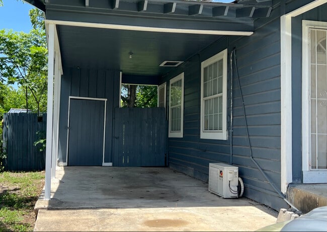 111 S Audubon Dr in San Antonio, TX - Building Photo - Building Photo