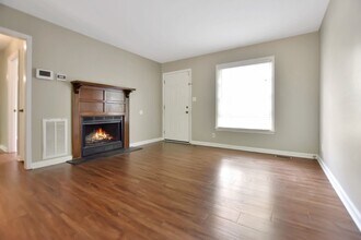 910 Ryan Dr in Clarksville, TN - Foto de edificio - Building Photo