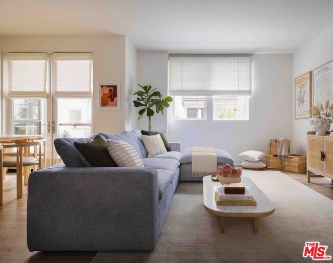 6030 S Seabluff Dr in Los Angeles, CA - Building Photo - Building Photo