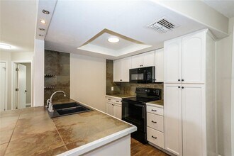 9933 Lake Dr in New Port Richey, FL - Building Photo - Building Photo