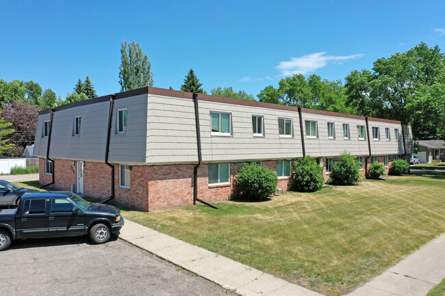 Ashwood Apartments in Grand Forks, ND - Building Photo - Building Photo