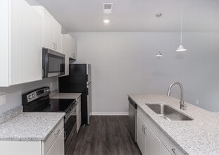 Adams Village at the Mill in Bloomington, IN - Foto de edificio - Interior Photo