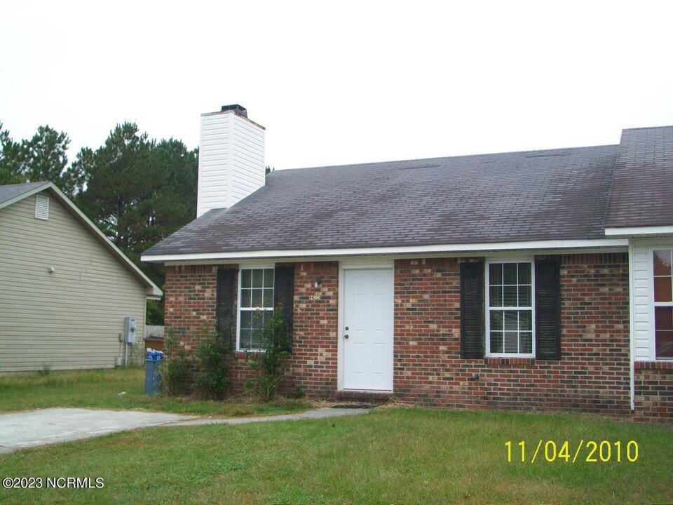 2304 Knollwood Ln in Jacksonville, NC - Building Photo