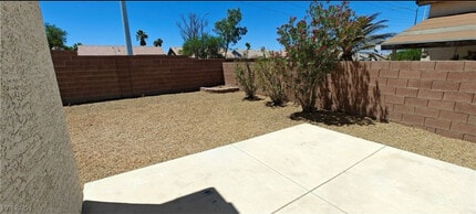 6615 Elk Creek Ln in Las Vegas, NV - Building Photo - Building Photo