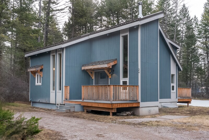 24 Ranchette Dr in Bigfork, MT - Building Photo