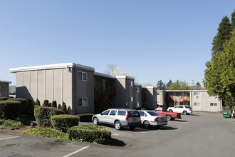 Driftwood Terrace Apartments in Milwaukie, OR - Building Photo - Building Photo