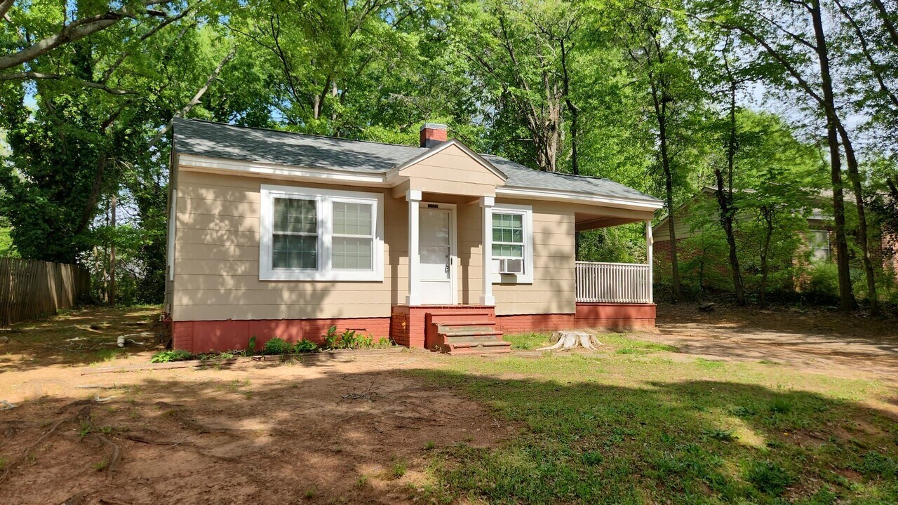 1020 Boggs St in Anderson, SC - Building Photo
