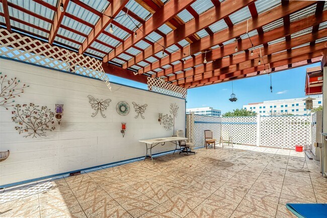 7711 Beechnut St in Houston, TX - Building Photo - Building Photo