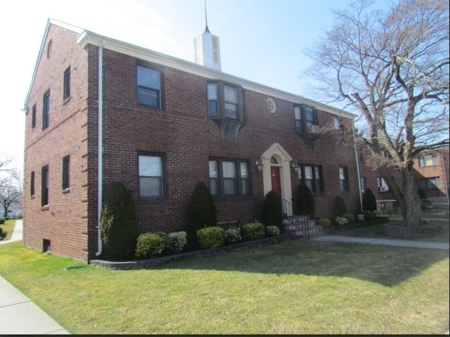 66-70 Tulip Avenue in Floral Park, NY - Building Photo