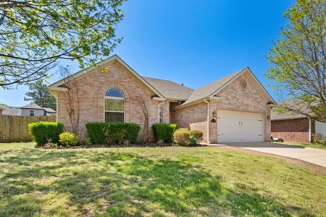 3449 W Clearwood Dr in Fayetteville, AR - Building Photo - Building Photo