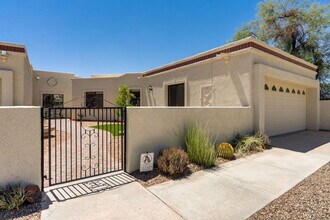 9949 N Calle Loma Linda in Tucson, AZ - Building Photo - Building Photo