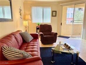 270 E Flamingo Rd, Unit 106 in Las Vegas, NV - Building Photo - Building Photo