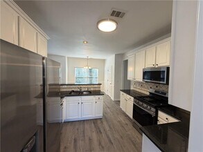 505 Summer Breeze Ct. in Alpharetta, GA - Foto de edificio - Building Photo